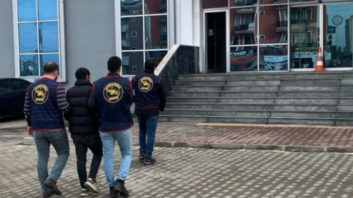 Ormanlık alandan dikenli tel çalmaya çalışan şahıs yakalandı